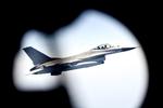 Krigsspil. F-16-jagerfly gennemfører øvelsesflyvninger over den norske ø Bodø. Rusland kopierer. 