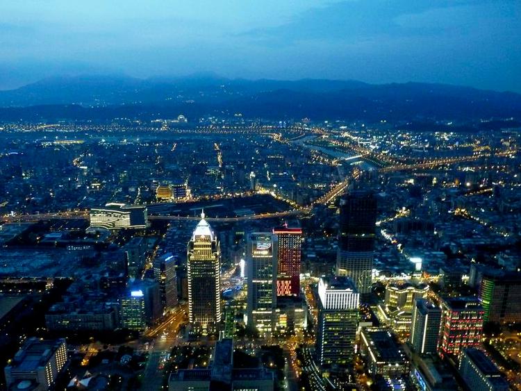 woweffekt. Udsigt fra Taipei 101, der er verdens næsthøjeste bygning. Læserfoto: Jens-Ole Johansen 