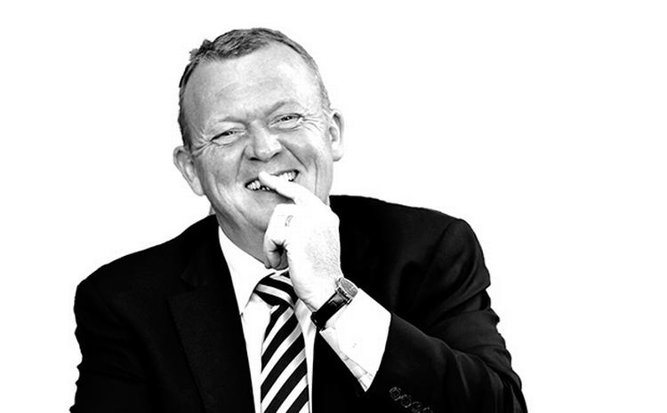 Megafon. Venstre-formand Lars Løkk Rasmussen ligger forsat til en valgsejr - men Socialdemokraterne haler ind, viser ny målig. 