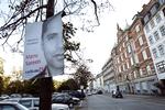 Tyvstart. Plakater af bl.a. socialminister Manu Sareen er allerede sat op – inden valget officielt er udskrevet. Det er i strid med reglerne. Billedet her er fra valgkampen i 2011. 