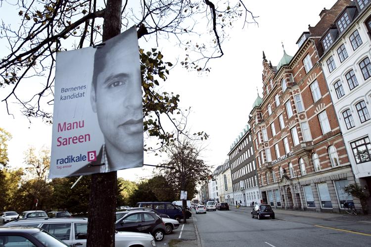 Tyvstart. Plakater af bl.a. socialminister Manu Sareen er allerede sat op – inden valget officielt er udskrevet. Det er i strid med reglerne. Billedet her er fra valgkampen i 2011. 