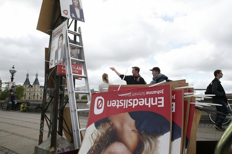 Dronning Louises Bro er et eftertragtet sted at hænge på valgplakat. 