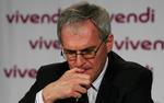 tilbud. Topchefen i det franske energiselskab, Jean-Bernard Lévy, tilbyder de ansatte 75.000 kroner for at arbejde 212 dage om året mod de nuværende 196. 