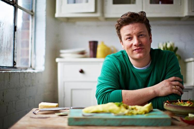 40. Jamie Oliver indledte for 10 år en krig mod dårlig og usund mad i Storbritannien. Kampen fortsætter og er i mellemtiden nået til USA og resten af verden. 