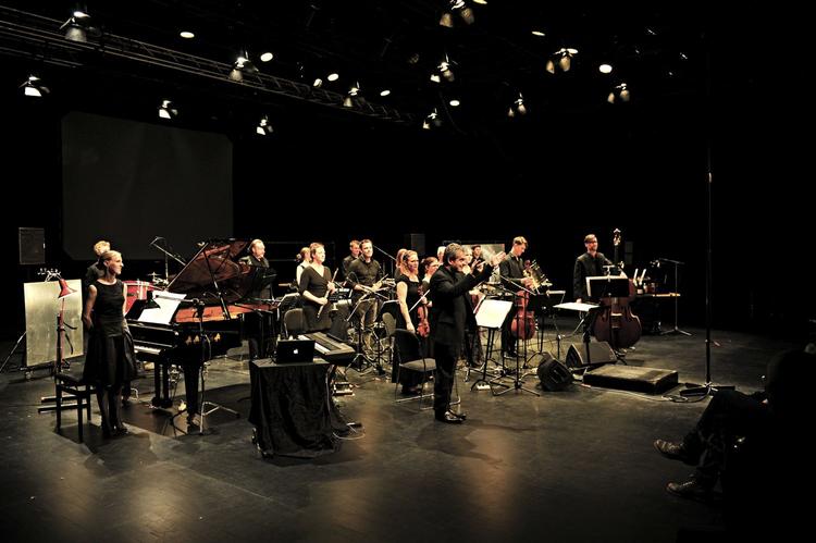 Klang. Athelas er blevet nominerede til en Reumert pris. De åbner festivalen, b.la. med en hyldest til Michael Jackson. 