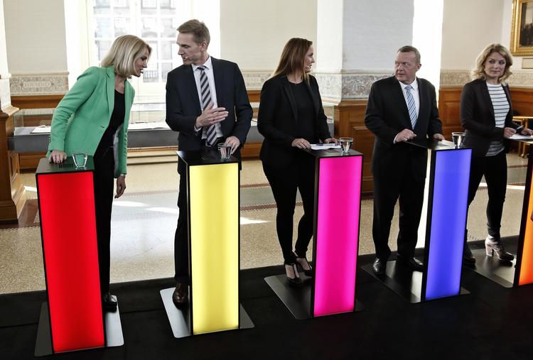 debat. Partilederne skød i aftes valgkampen i gang med de første to tv-debatter. Her Helle Thorning-Schmidt (S), Kristian Thulesen Dahl (DF), Pia Olsen-Dyhr (SF), Lars Løkke Rasmussen (V) og Johanne Schmidt-Nielsen (Enh.) 