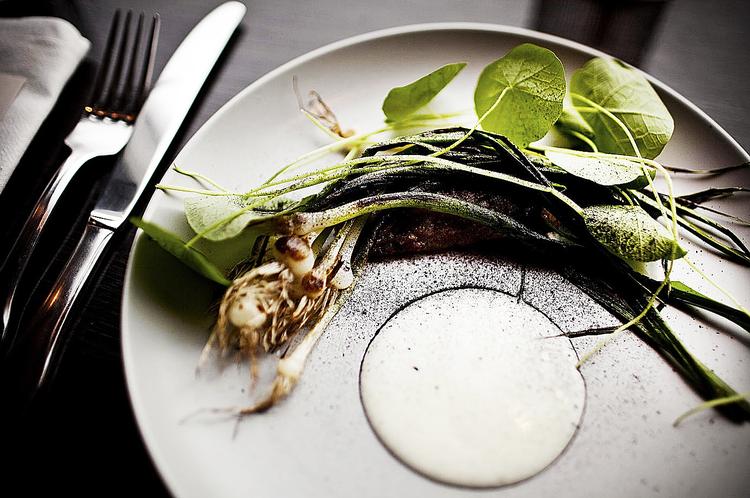 Geist. Mette Dahlgaard er køkkenchef på Restaurant Geist i det daglige. I forbindelse med 100 for kvindernes stemmeret laver hun en jernholdig 7-retters på Taller. 