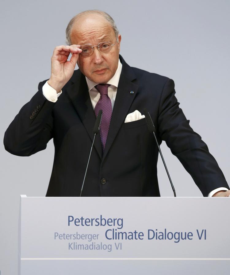 ADVARSEL. Laurent Fabius opfordrer ligesom Uefa nu Fifa til at udsætte fredagens præsidentvalg. 