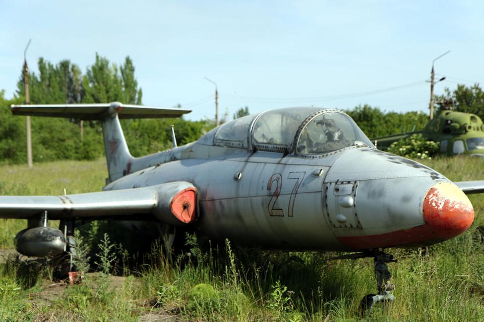 Forladt. 'Shyroke Aerodom' var en vigtig luftbase, da Ukraine var en del af Sovjetunionen. Nu står flyene ubenyttede hen. De omkringliggende bygninger og træningsfaciliteter er forvandlet til ruiner. 