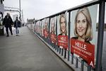 Statsminister Helle Thorning-Schmidt hænger på Langebro.... 