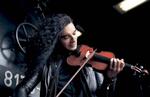 Virtuos. Det er de sovsede og teknisk svære ting, Nemanja Radulovic fokuserer på på albummet ’Journey East’, der rummer en del serbisk musik. Foto: Universal 