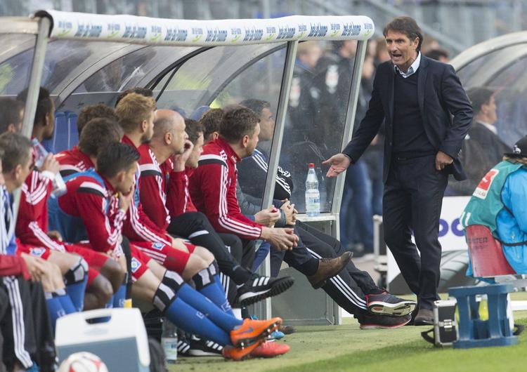 Kaos. Bruno Labbadia (th) er den fjerde træner i HSV på bare 7 måneder. 