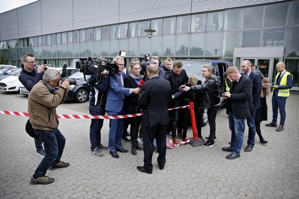 Efter besøget holdt han et lille pressemøde. 