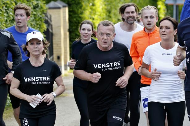 Venstres formand Lars Løkke Rasmussen løb sig en aften tur med bl.a. Karen Ellemann og Sophie Løhde ved Venstres hovedkvarter i Holte. 