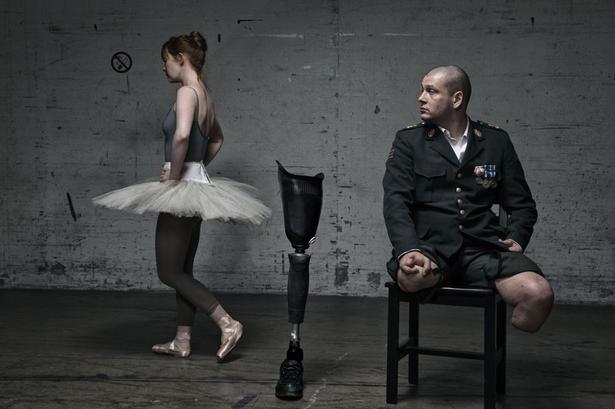 Teater. Med krigsballetten 'I føling' fik Lollike, Afghanistan-veteraner og kgl. balletdansere sat fokus på et ømt punkt. 