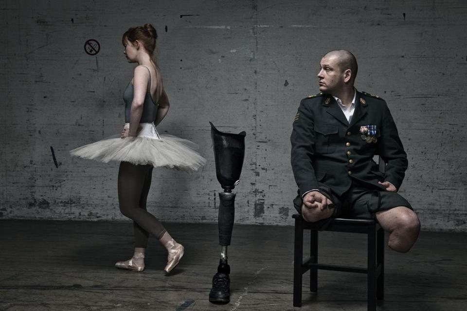 Teater. Med krigsballetten 'I føling' fik Lollike, Afghanistan-veteraner og kgl. balletdansere sat fokus på et ømt punkt. 