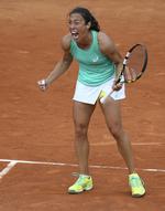 Sådan. Francesca Schiavone på 35 år glæder sig over at have banket den meget højere rangede Svetlana Kuznetsova i French Opens anden runde. Foto: David Vincent/AP 