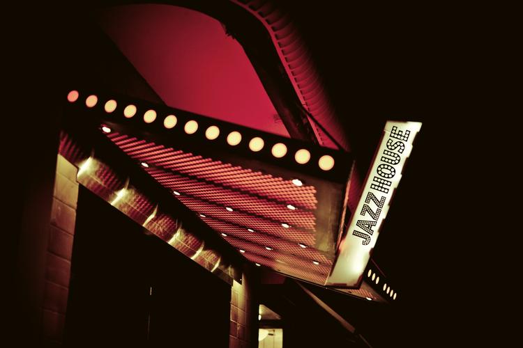 Jazzhouse. I de rette omgivelser blev techno/electro fænomenet Kraftwerk oversat på fornem vis til varmere jazz af Aarhus Jazz Orchestra. Arkivfoto: René Roslev 