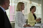 Dagpenge. Både statsministeren og justitsminister Mette Frederiksen trækker på skuldrene over SF og DF's dagpengealliance. 