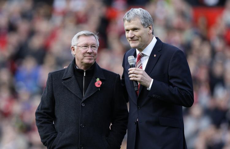 FARVEL. David Gill, der her ses med Alex Ferguson, mener ikke, hans professionelle ry kan tåle mere samarbejde med Sepp Blatter. 