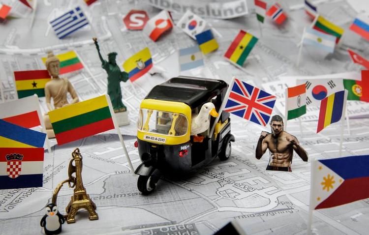 Multi-nationalt. Kunstner Kenn André Stilling mente at det ville være en stor hyldest til grundloven at lade alle kommunens 106 nationaliteter flage med egne flag. Det får de nu ikke lov til. 