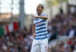 SLUT. Rio Ferdinand, her i QPR-tøj, siger farvel til fodboldkarrieren, der toppede i hans tid hos Manchester United, hvor titlerne kom med jævne mellemrum. 