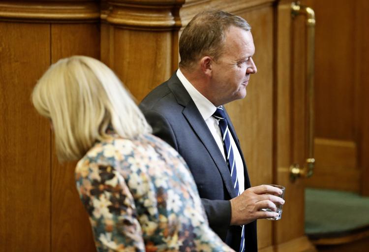 DUEL. Lars Løkke Rasmussen (V) og Helle Thorning-Schmidt (S) tørner i dag sammen i den første af tre direkte dueller mellem de to statsministerkandidater. 
