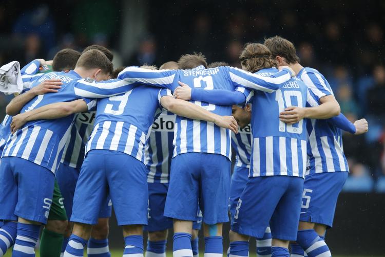 Sammenhold. Esbjerg vendte 0-1 til sejr og endnu en sæson i Superligaen. 