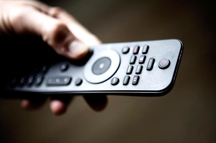 Koncentration. Dagens debattør har svært ved at holde koncentrationen et helt tv-program igennem. 