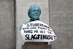 Frit? Venstre holder fast i målet om, at de studerende skal være hurtigere færdige - men ansvaret skal tilbage til de studerende og universiteterne. 