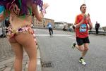 Fest. Hold en fest på sidelinjen og hep på deltagerne til Copenhagen Marathon. 