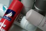 deo. En krystaldeodorant er et alternativ til de antiperspirante udgaver - men er de skadelige? 