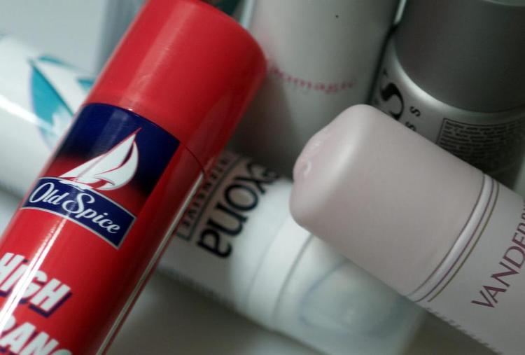 deo. En krystaldeodorant er et alternativ til de antiperspirante udgaver - men er de skadelige? 