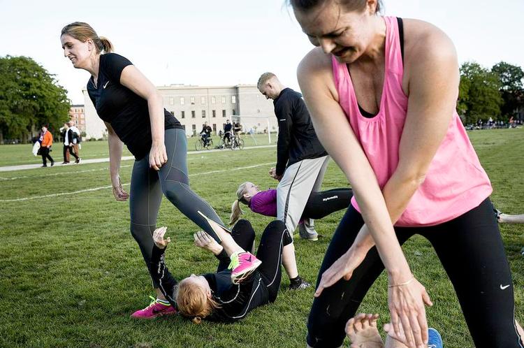 træning. Ind i mellem melder lysten sig til at gøre noget ved formen. En læser spørger hvad kroppen får ud af en ikke-kontinuerlig træning. 