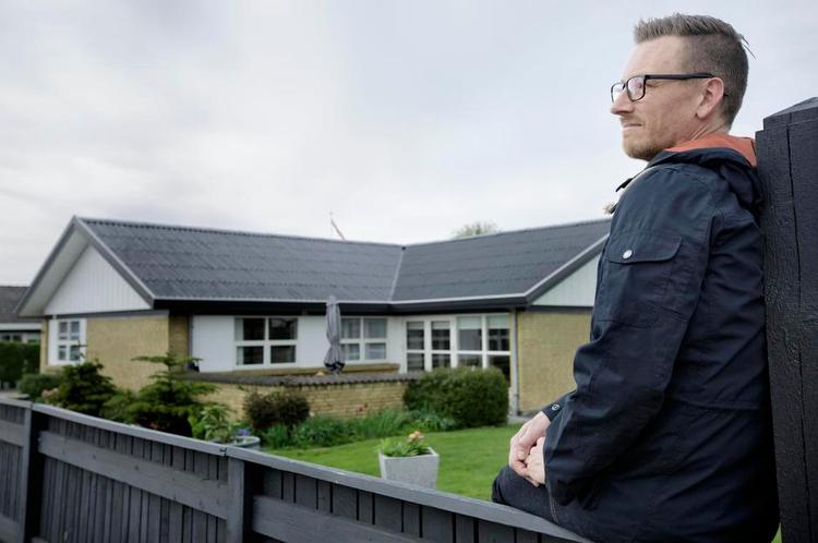Snydt. Jens Lindstedt betalte en høj præmie hos sit forsikringsselskab i ti år. Nu føler han sig snydt, fordi de tilbød ham en bedre pris, da han fortalte om et godt tilbud fra konkurrenten. 