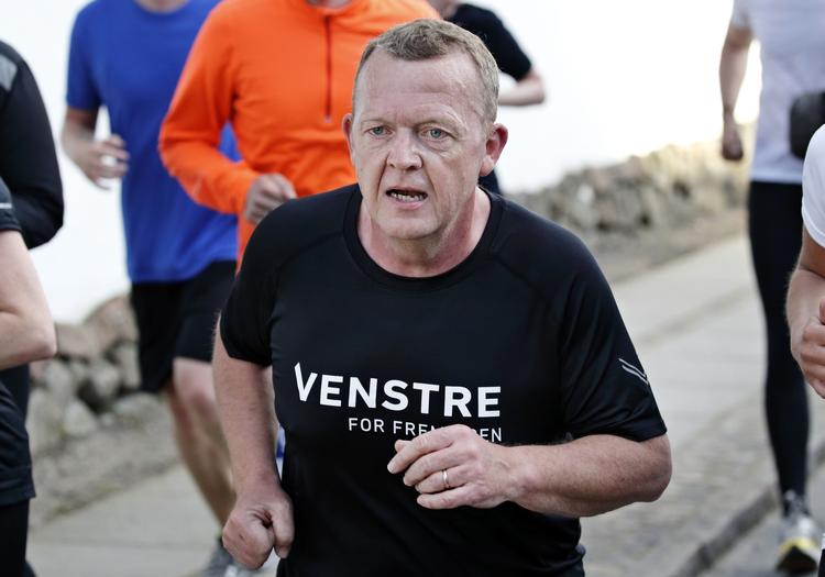 Tempo. Lars Løkke Rasmussen (V) har sat tempoet op og lægger nu igen afstand til rød blok, der ellers har halet hastigt ind på blå blok siden valgkampsspurten blev skudt i gang. 