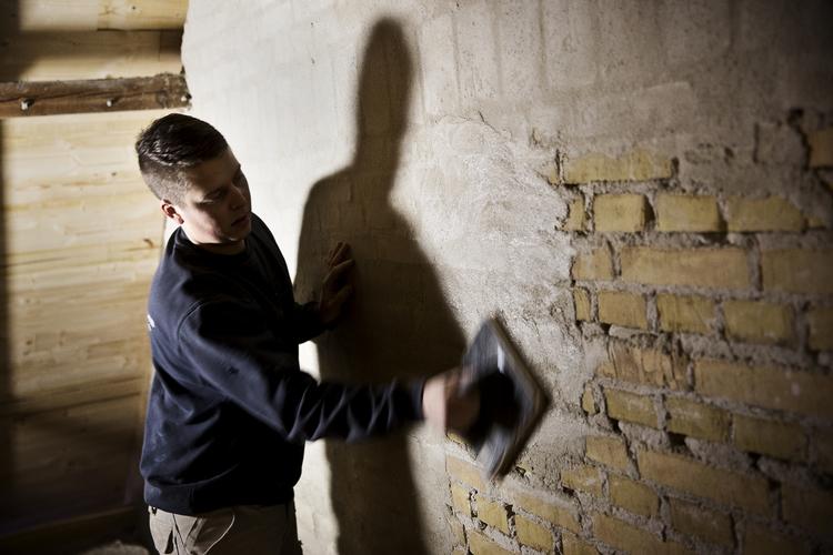 Hårdt. Arbejdsmarkedet skal indrettes bedre, så personer med hårdt fysisk eller psykisk arbejde for eksempel kan trække sig gradvist tilbage, mener LO. 