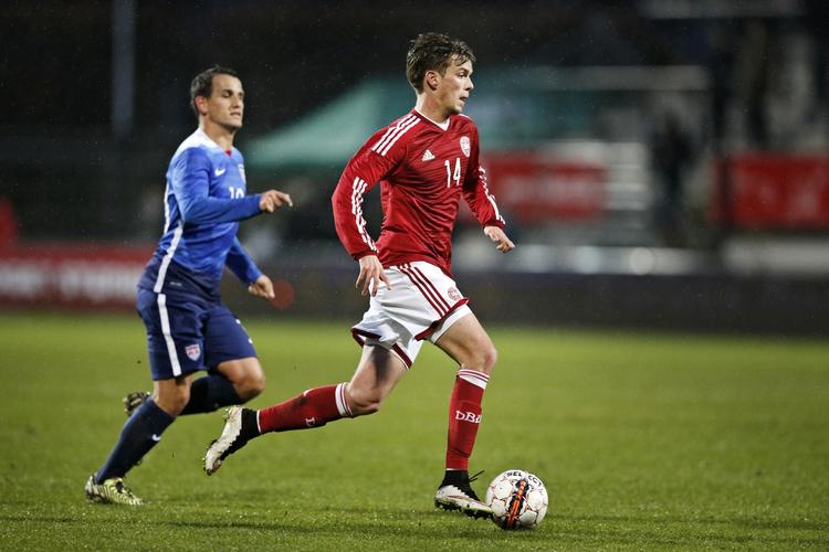 Landsholdstjeneste. Lucas Andersen blev A-spiller dagen efter han blev vraget som U21-spiller. 