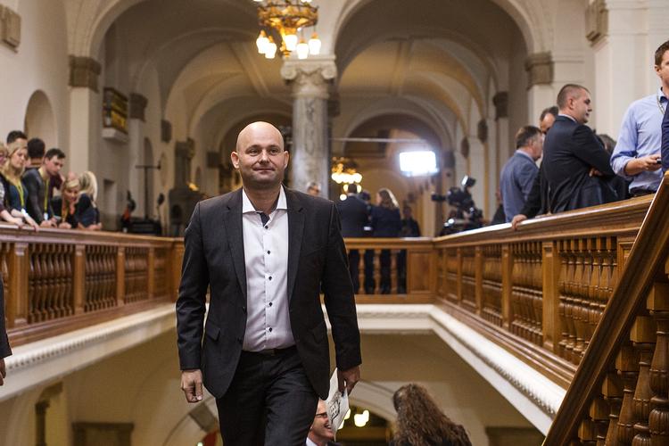 PRESSET. De konservative er holdt op med at kommentere meningsmålinger under valgkampen. 