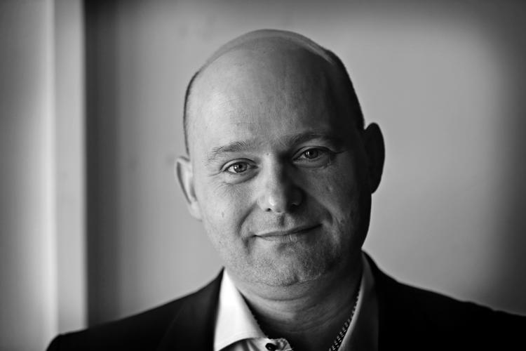 Tæt. Det er ikke sikkert, at Konservatives formand, Søren Pape, får en plads i Folketinget. I så fald har han sagt, at han vil trække sig. 