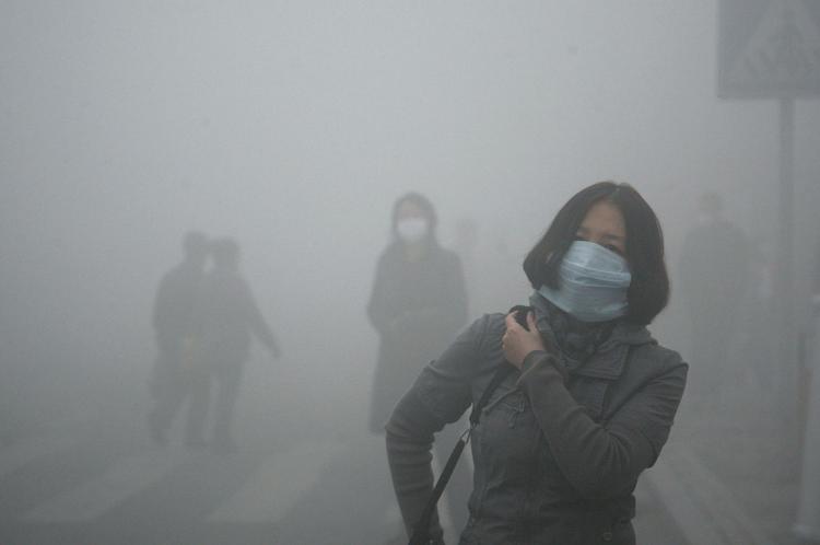 FORURENING. I Kina kan smoggen ligge så tæt, at det er vanskeligt at se ret langt frem. Men ifølge Greenpeaces klimapolitiske rådgiver er kineserne ved at gøre op med sin intensive brug af kul og dermed med sine høje CO2-udslip. 