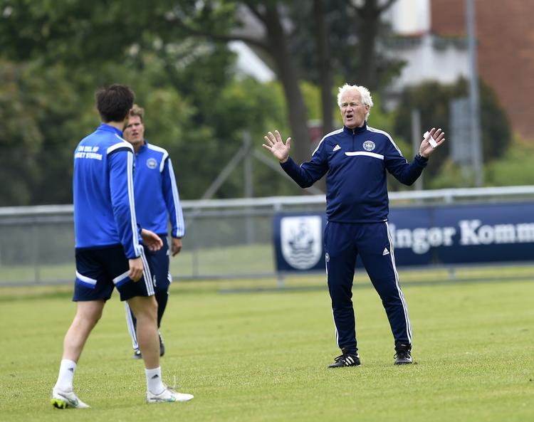 Olsen. Træneren samt de spillere, der har mulighed for at møde op, har været samlet i træningslejren siden mandag. 