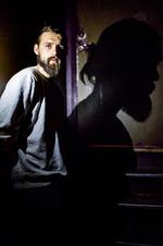 Jura. Hvis der bliver protester over at Sukker Lyn har valgt at udgive nummeret 'Ung og fri' vil en eventuel retssag skulle køre i Danmark. 