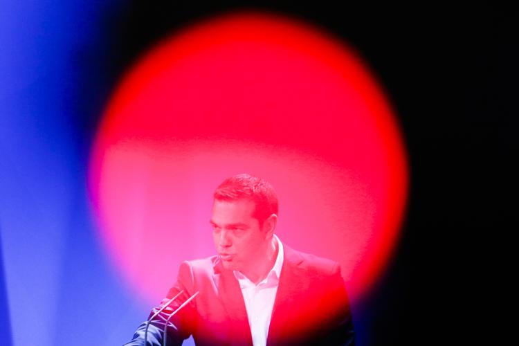 rødglødende. Den græske premierminister, Tsipras, har opbrugt sin kvote af raseri, inden han får præsenteret et tilbud fra de internationale kreditorer, mener den danske analytiker, Ulrik Bie. 