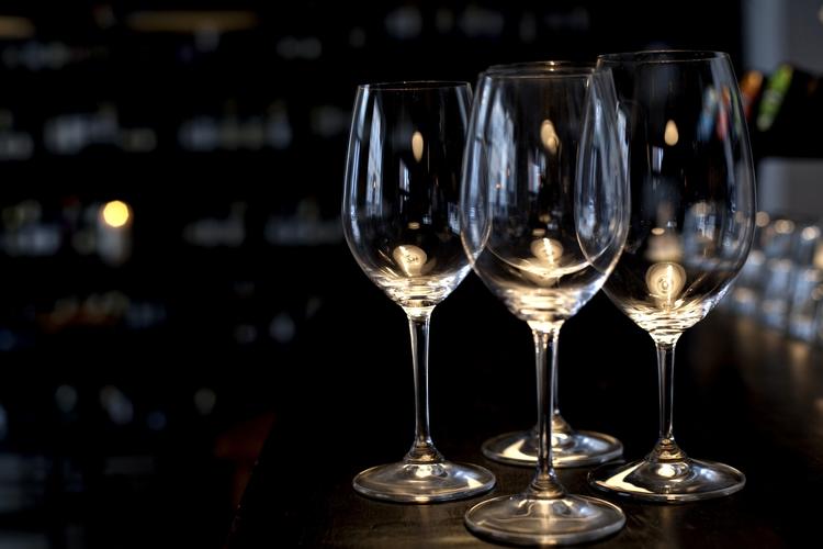 VIN. Den italienske chardonnay falder lidt igennem. Et godt råd til italienerne: Hold jer til egne druer. 