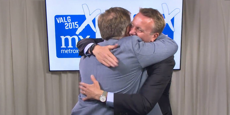 Kropskontakt. Der er sket noget med Venstres Claus Hjort Frederiksen og en del andre toppolitikere. De er begyndt at kramme. 