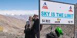 Højdesyge. Maria Stenz, som netop har udgivet cd'en 'Fly Me to the Moon', er her sammen med sin mand, Jens Nauntofte, i Ladakh i indisk Himalaya i 5.000 meters højde. Privatfoto 