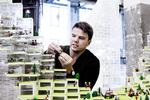 Krea. Her er Bjarke Ingels. Det er ikke Word Trade Center, han arbejder på, men et tidlige forslag til et byggeri ved Kløvermarken i København. Det nye projekt bliver først afsløret i næste uge. 