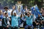 Førertrøje. Chelase blev engelske mestre efter en ret så suveræn sæson. Suveræne er Premier League også, når det handler om at lave penge. 