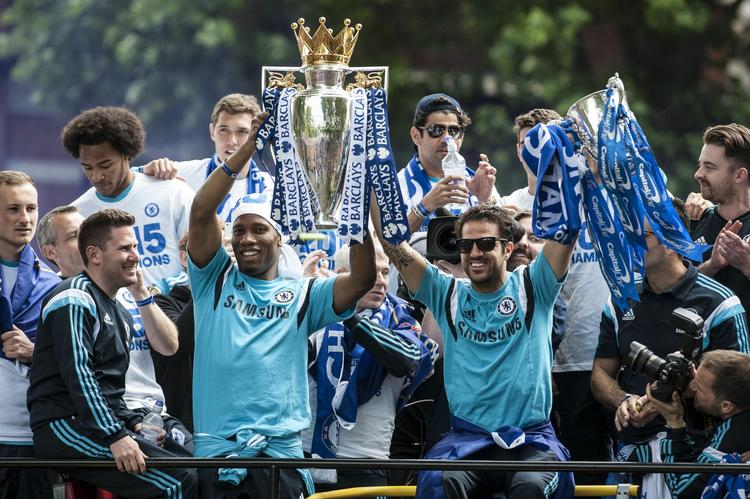 Førertrøje. Chelase blev engelske mestre efter en ret så suveræn sæson. Suveræne er Premier League også, når det handler om at lave penge. 